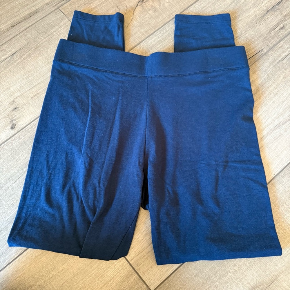 Navy blue leggings by Lou and Grey